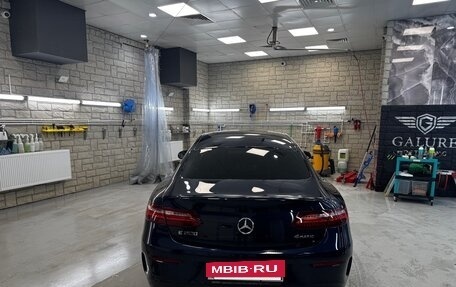 Mercedes-Benz E-Класс, 2019 год, 3 300 000 рублей, 5 фотография