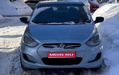 Hyundai Solaris II рестайлинг, 2011 год, 800 000 рублей, 1 фотография