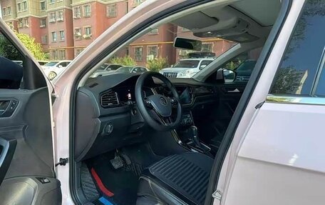 Volkswagen T-Roc I, 2022 год, 1 430 000 рублей, 2 фотография