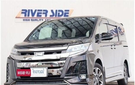 Toyota Noah III, 2019 год, 2 200 000 рублей, 2 фотография