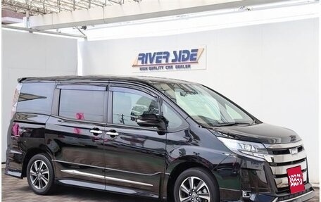 Toyota Noah III, 2019 год, 2 200 000 рублей, 4 фотография
