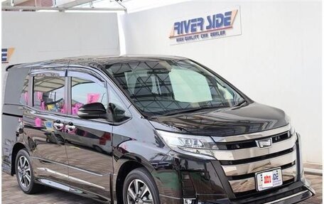 Toyota Noah III, 2019 год, 2 200 000 рублей, 5 фотография