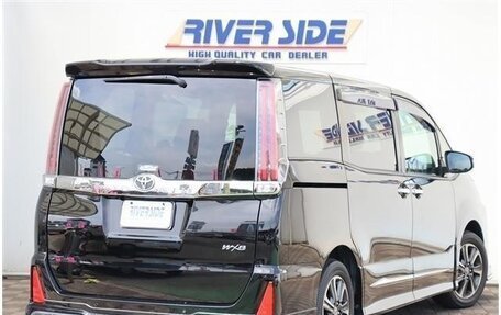 Toyota Noah III, 2019 год, 2 200 000 рублей, 7 фотография