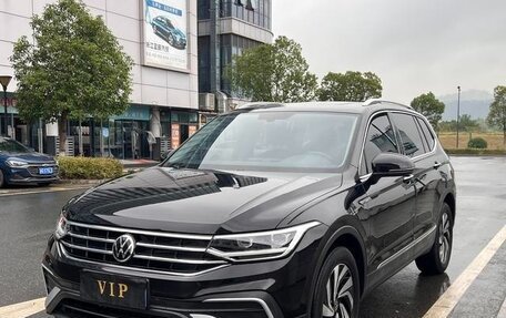 Volkswagen Tiguan II, 2022 год, 1 890 500 рублей, 1 фотография