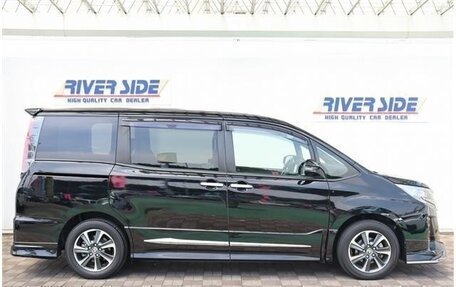 Toyota Noah III, 2019 год, 2 200 000 рублей, 6 фотография