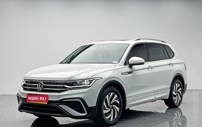 Volkswagen Tiguan II, 2021 год, 1 880 500 рублей, 1 фотография