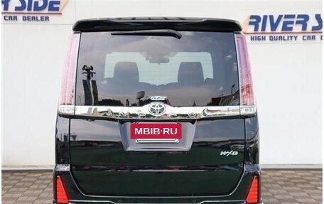 Toyota Noah III, 2019 год, 2 200 000 рублей, 8 фотография