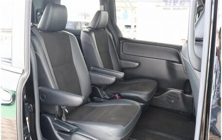 Toyota Noah III, 2019 год, 2 200 000 рублей, 19 фотография