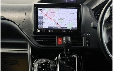 Toyota Noah III, 2019 год, 2 200 000 рублей, 16 фотография