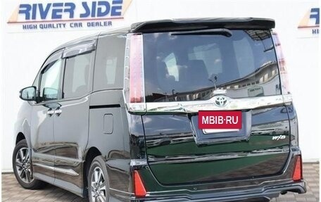 Toyota Noah III, 2019 год, 2 200 000 рублей, 9 фотография