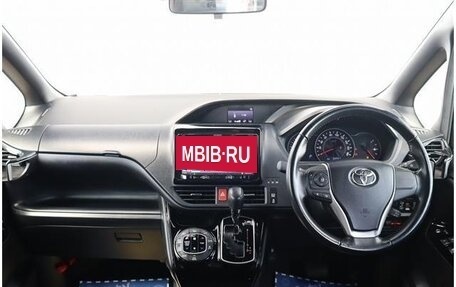 Toyota Noah III, 2019 год, 2 200 000 рублей, 12 фотография