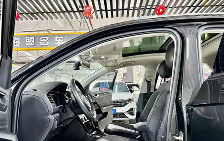 Volkswagen T-Roc I, 2022 год, 1 857 000 рублей, 7 фотография