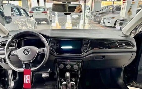 Volkswagen T-Roc I, 2022 год, 1 857 000 рублей, 8 фотография