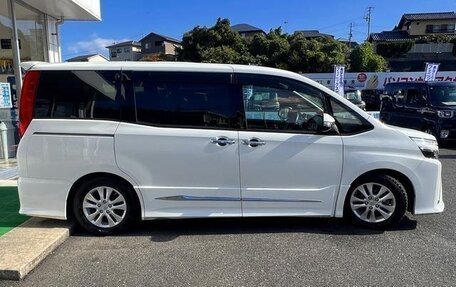 Toyota Voxy III, 2021 год, 1 855 000 рублей, 10 фотография