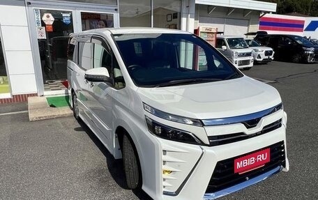 Toyota Voxy III, 2021 год, 1 855 000 рублей, 11 фотография