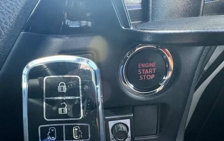 Toyota Voxy III, 2021 год, 1 855 000 рублей, 24 фотография