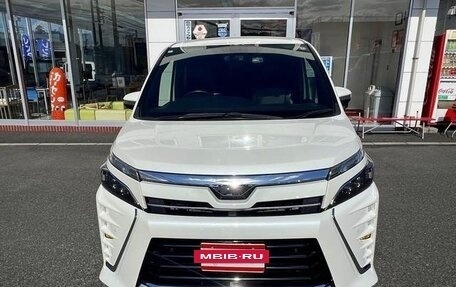 Toyota Voxy III, 2021 год, 1 855 000 рублей, 12 фотография