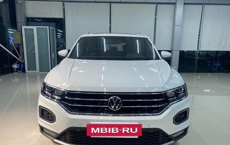 Volkswagen T-Roc I, 2022 год, 1 500 700 рублей, 2 фотография