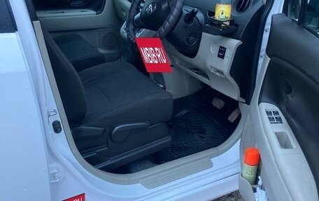 Toyota Passo Sette, 2009 год, 950 000 рублей, 6 фотография