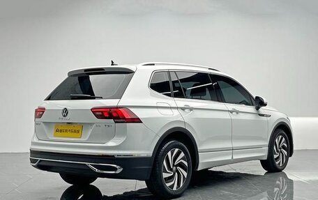 Volkswagen Tiguan II, 2021 год, 1 880 500 рублей, 4 фотография