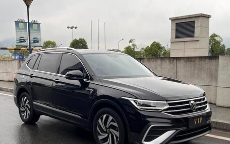 Volkswagen Tiguan II, 2022 год, 1 890 500 рублей, 3 фотография