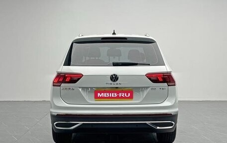 Volkswagen Tiguan II, 2021 год, 1 880 500 рублей, 5 фотография