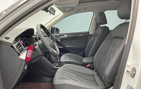 Volkswagen Tiguan II, 2021 год, 1 880 500 рублей, 6 фотография