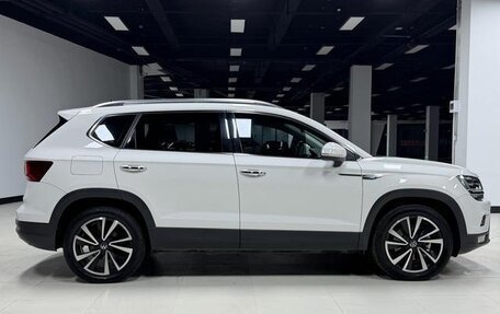 Volkswagen Tharu, 2022 год, 1 870 000 рублей, 4 фотография