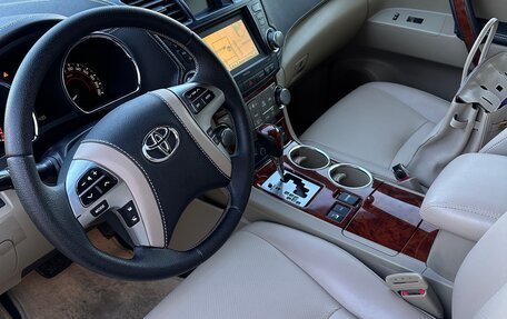 Toyota Highlander III, 2012 год, 2 000 000 рублей, 10 фотография
