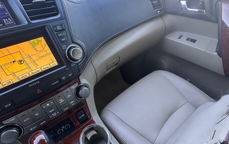 Toyota Highlander III, 2012 год, 2 000 000 рублей, 7 фотография