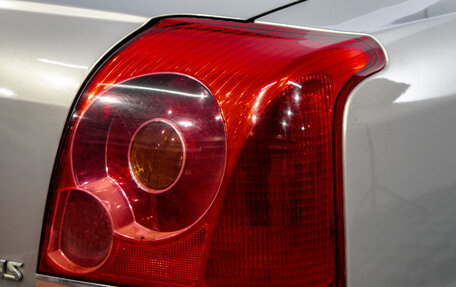 Toyota Avensis III рестайлинг, 2003 год, 689 000 рублей, 8 фотография