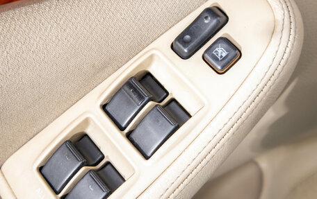 Toyota Avensis III рестайлинг, 2003 год, 689 000 рублей, 11 фотография