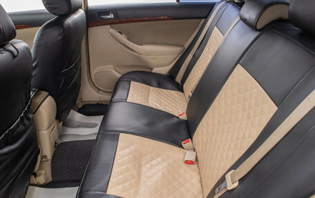 Toyota Avensis III рестайлинг, 2003 год, 689 000 рублей, 24 фотография