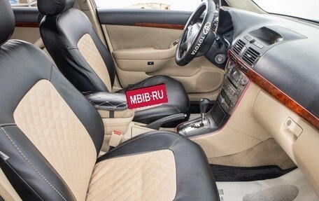 Toyota Avensis III рестайлинг, 2003 год, 689 000 рублей, 23 фотография