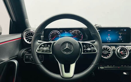 Mercedes-Benz A-Класс, 2022 год, 1 802 900 рублей, 10 фотография