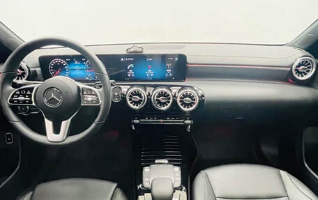 Mercedes-Benz A-Класс, 2022 год, 1 802 900 рублей, 11 фотография