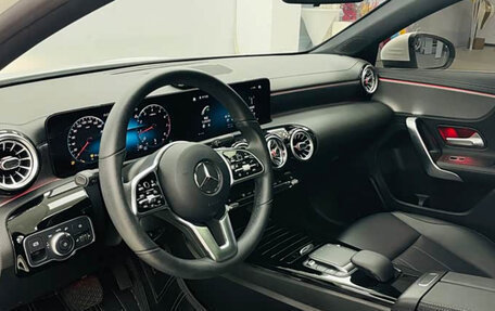 Mercedes-Benz A-Класс, 2022 год, 1 802 900 рублей, 13 фотография