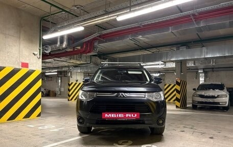 Mitsubishi Outlander III рестайлинг 3, 2013 год, 1 399 999 рублей, 3 фотография