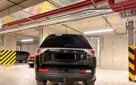 Mitsubishi Outlander III рестайлинг 3, 2013 год, 1 399 999 рублей, 11 фотография