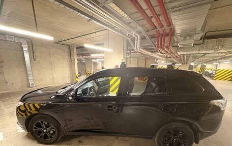 Mitsubishi Outlander III рестайлинг 3, 2013 год, 1 399 999 рублей, 10 фотография