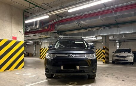 Mitsubishi Outlander III рестайлинг 3, 2013 год, 1 399 999 рублей, 6 фотография