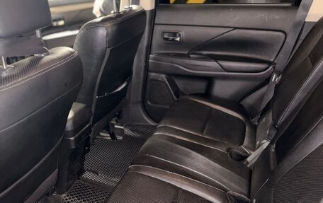 Mitsubishi Outlander III рестайлинг 3, 2013 год, 1 399 999 рублей, 12 фотография