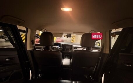 Mitsubishi Outlander III рестайлинг 3, 2013 год, 1 399 999 рублей, 13 фотография