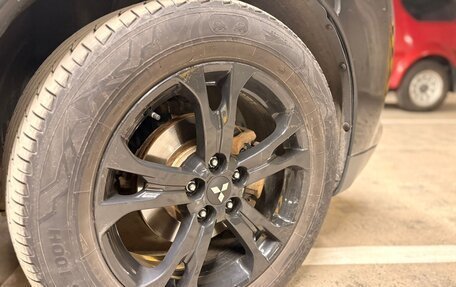 Mitsubishi Outlander III рестайлинг 3, 2013 год, 1 399 999 рублей, 20 фотография