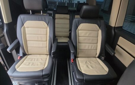 Volkswagen Multivan T6 рестайлинг, 2018 год, 4 100 000 рублей, 3 фотография