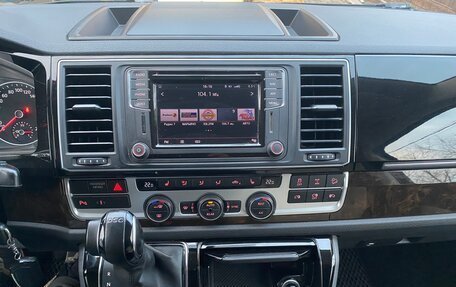 Volkswagen Multivan T6 рестайлинг, 2018 год, 4 100 000 рублей, 8 фотография