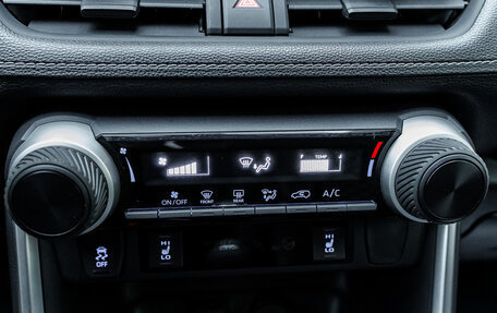 Toyota RAV4, 2019 год, 3 038 000 рублей, 24 фотография