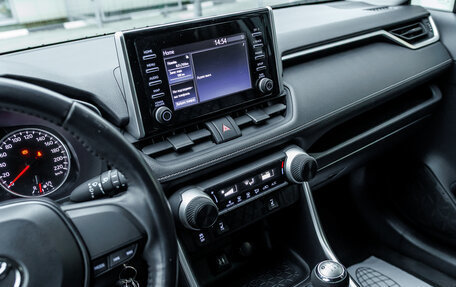 Toyota RAV4, 2019 год, 3 038 000 рублей, 21 фотография