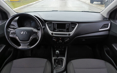 Hyundai Solaris II рестайлинг, 2017 год, 1 100 000 рублей, 17 фотография