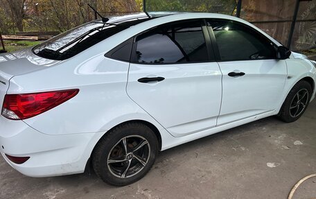 Hyundai Solaris II рестайлинг, 2012 год, 700 000 рублей, 3 фотография